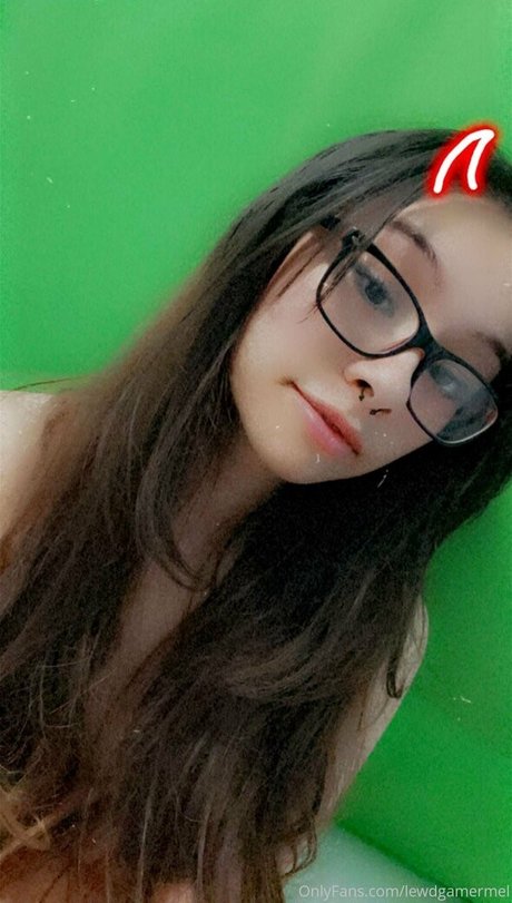 lewdgamermel ヌードのポルノスター 画像