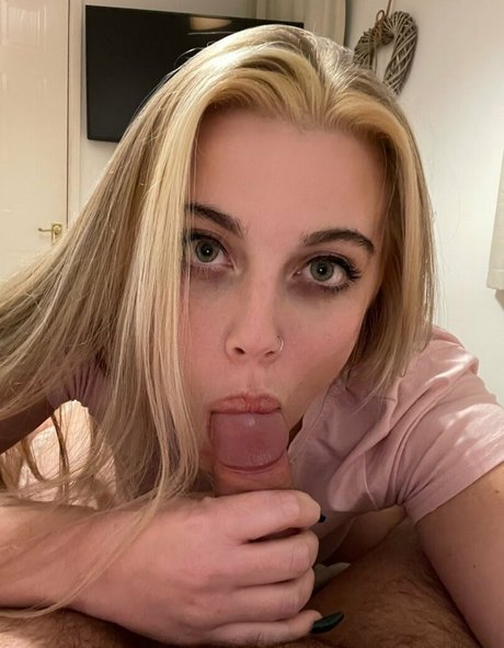 daisyevelane ポルノモデル 画像