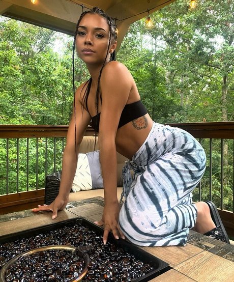 Alix Lapri アート女優 画像