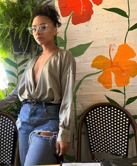 Alix Lapri ヌードモデル 写真