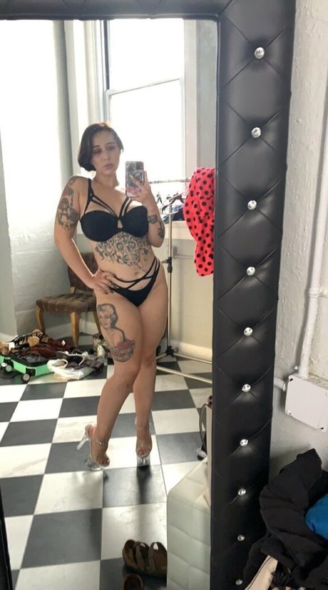 陸軍の熟女オンリーファンズ ヌード 写真