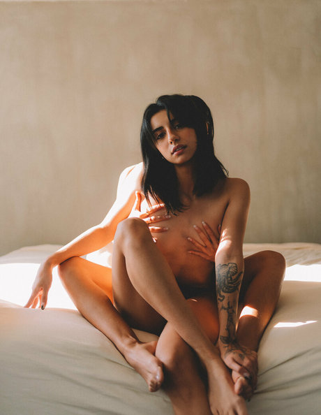 小さいペニスのオンリーファンズ ヌード 写真
