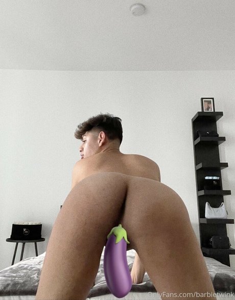 白いランジェリーオンリーファンズ 裸 画像