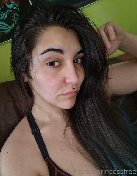 ポルノスターオンリーファンズ セクシーヌード 画像