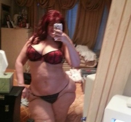 Redvelet6877 top profile image