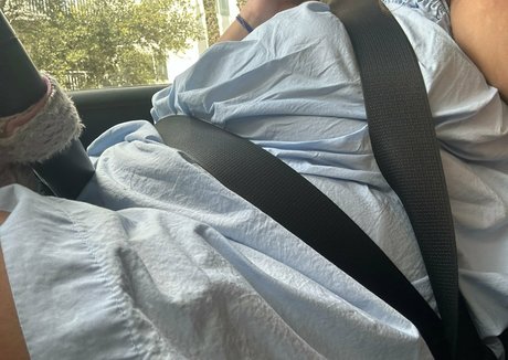 大きな乳首オンリーファンズ ホット裸 写真