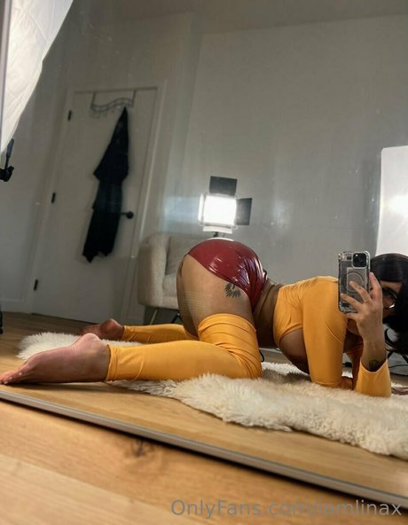 18歳のオンリーファンズ アートヌード 写真