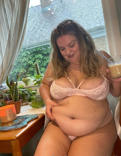 ellesbelly トップモデル 写真