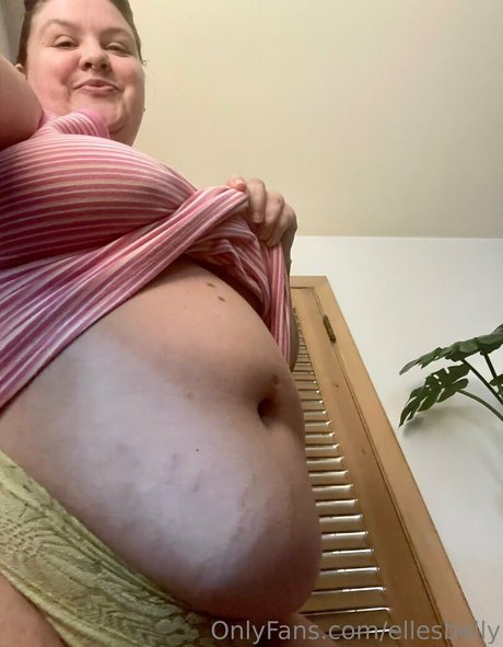 ellesbelly かわいいモデル 写真