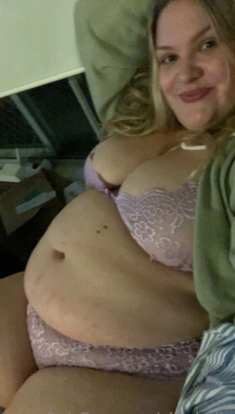 ellesbelly ヌードのポルノスター 写真