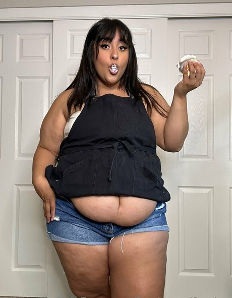 金髪熟女巨乳オンリーファンズ エロチック 画像