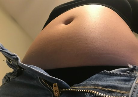 asmr 足 オンリーファンズ ヌード 写真