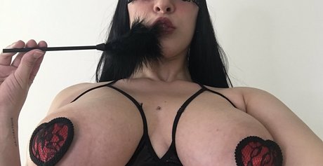 ellaarievilo ポルノスター ホット 写真