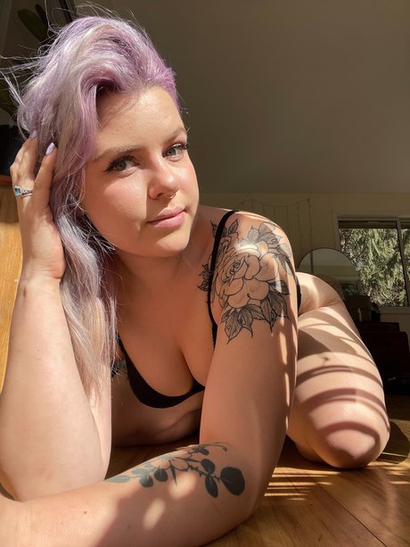 Esra Mae ヌードモデル 写真