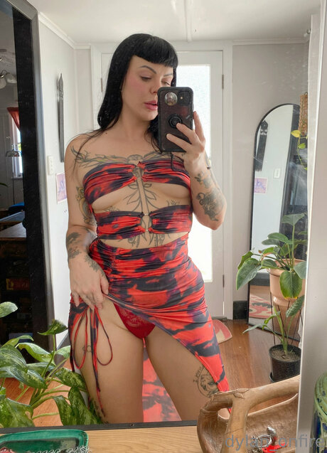 DYLAN 4 FREE 美しいポルノスター 写真