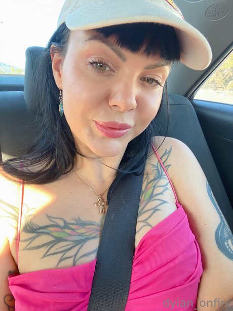 DYLAN 4 FREE ポルノモデル 画像