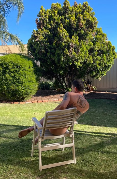 サマーヌードオンリーファンズ エロチック 写真