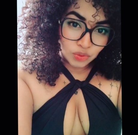 Nadya Esmeralda 裸のポルノスター ギャラリー