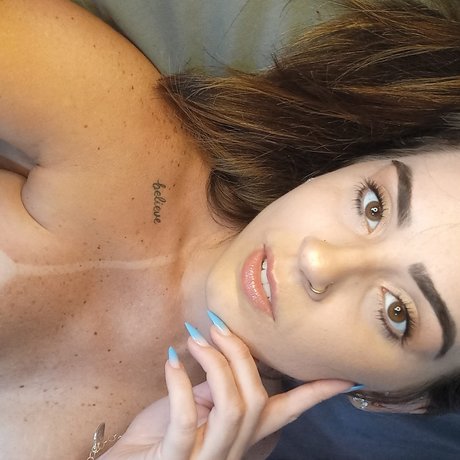 N Roberta セクシーなポルノスター 写真