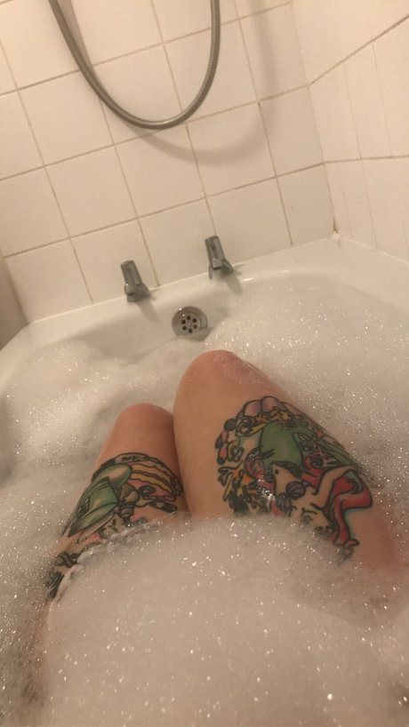 Curvy Mermaid アートスター 写真