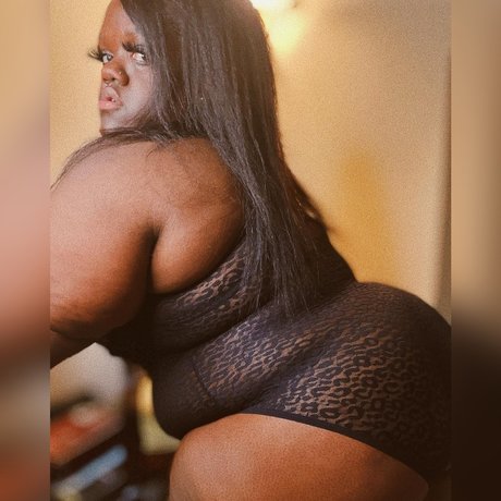 Fun Sized Henny ホット女優 写真