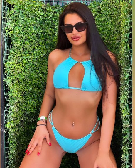 巨乳ラテン系オンリーファンズ セクシーヌード 写真