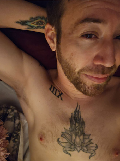男のオンリーファンズ 無料ヌード 写真