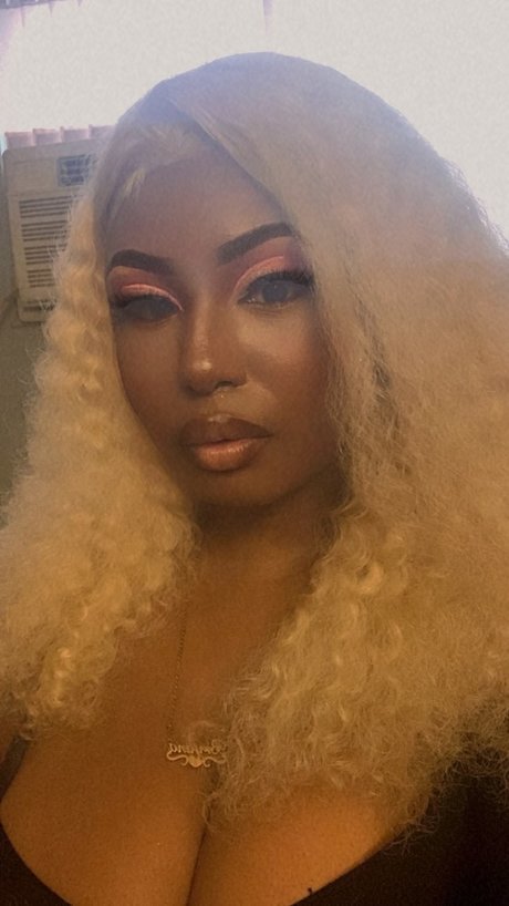 背の高い熟女オンリーファンズ アート裸 写真