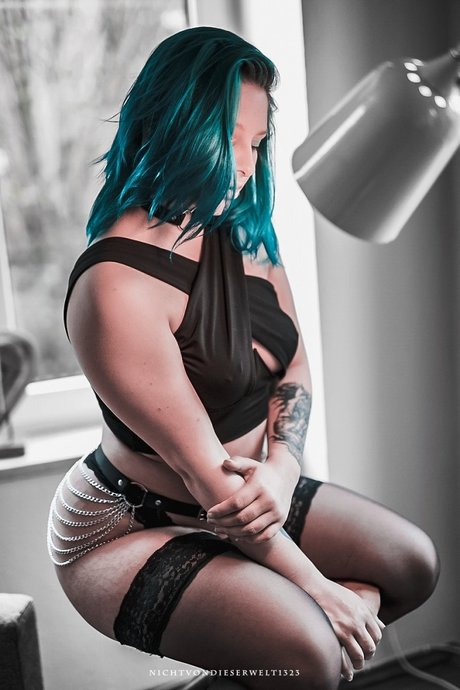Nichtvondieserwelt セックス女優 写真