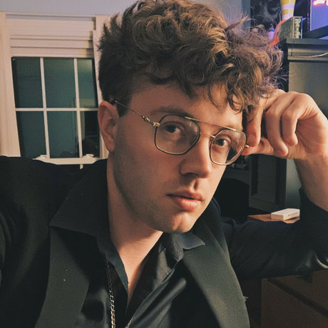 Bram Stroker 裸のモデル 写真