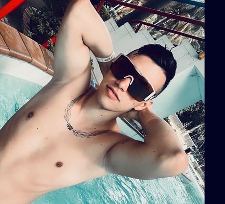alex perez ポルノスター ヌード 写真