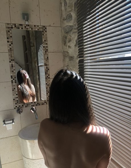 太めのラテン系オンリーファンズ セクシー 写真