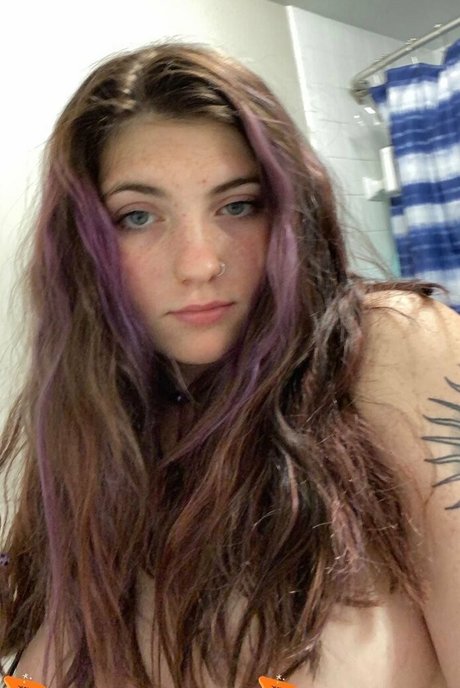 巨乳ストリップオンリーファンズ セクシーヌード 写真