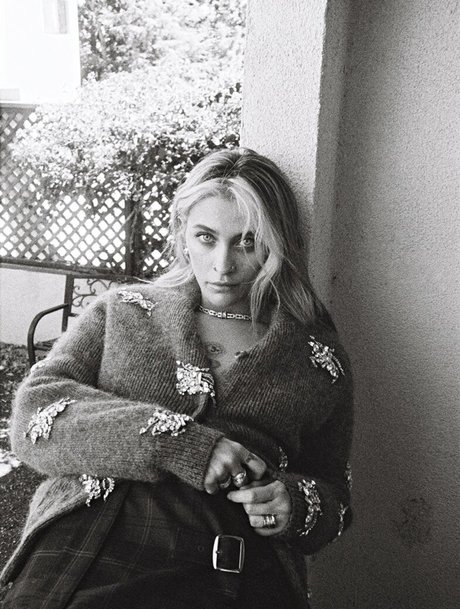 Paris Jackson アートモデル 画像