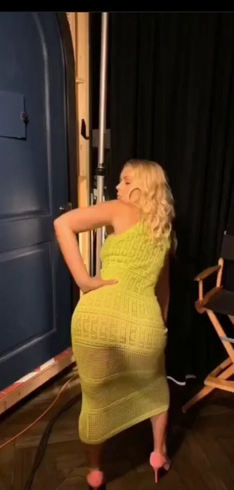 Busy Phillips アートポルノスター 画像