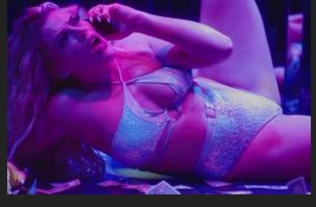 Busy Phillips 完璧なモデル 写真