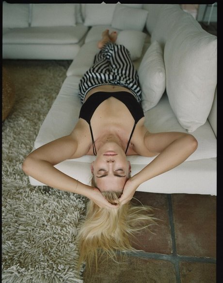 Busy Phillips ポルノスター エロティック 画像