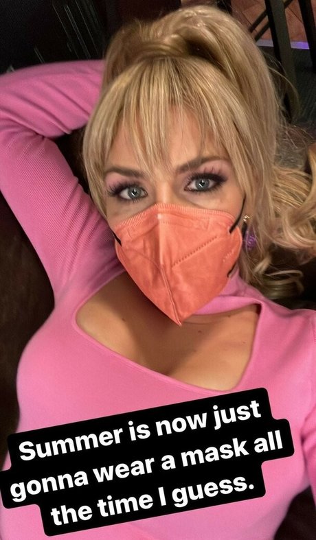 Busy Phillips ヌードモデル 画像