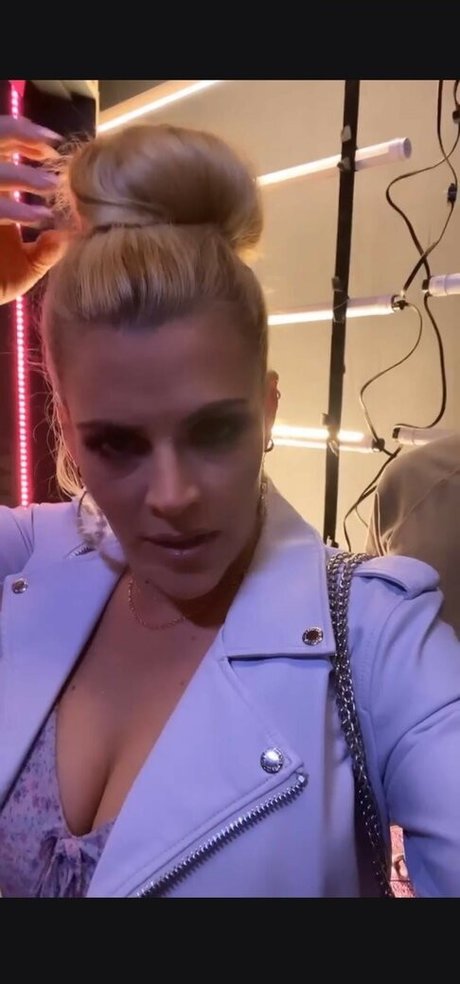 Busy Phillips ポルノスター 写真