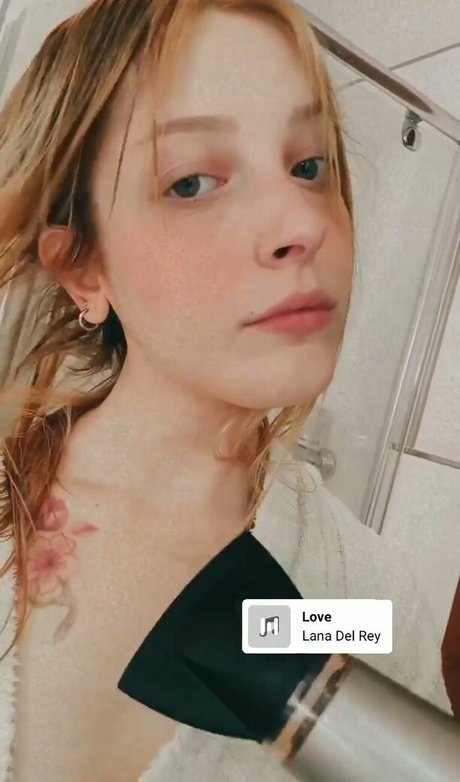 Agnese Innocente ホットスター 写真