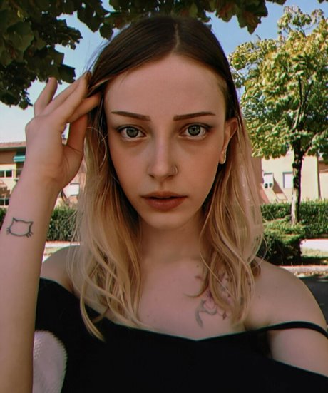 Agnese Innocente 美しいスター 写真