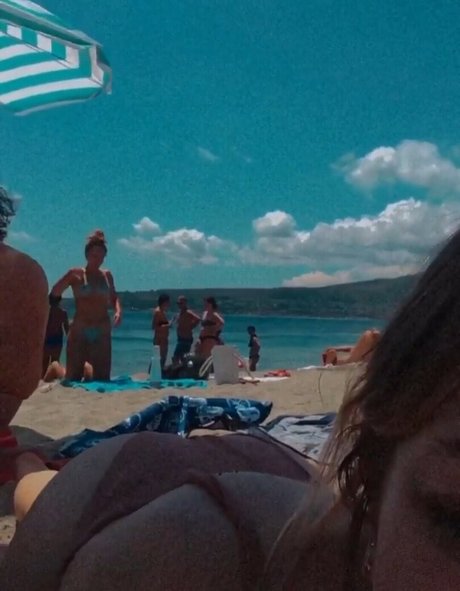 グローリーホール妻オンリーファンズ セクシー 写真