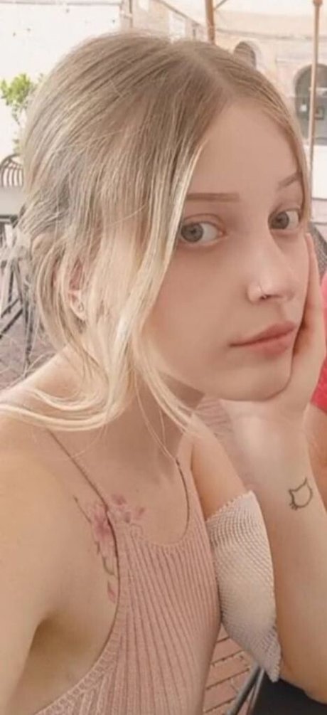 Agnese Innocente アダルトスター 写真