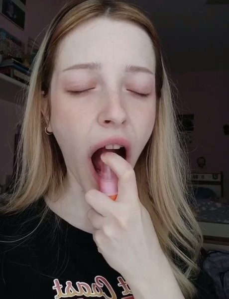 Agnese Innocente スター ヌード 画像