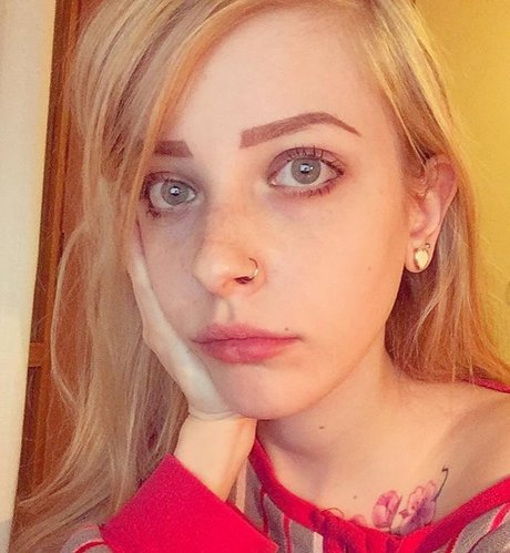 巨乳クーガーオンリーファンズ 美しいポルノ 画像