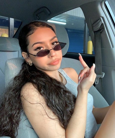 Melissa Estrella 裸のモデル 画像