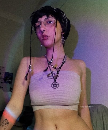 itzel2002free セックスモデル 写真