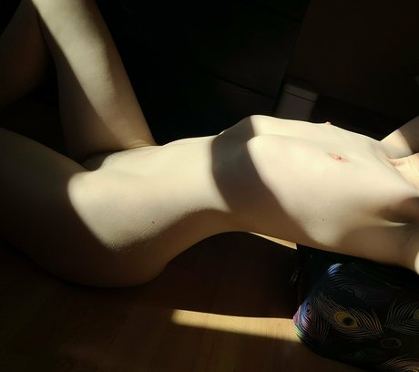 アジアンバニーオンリーファンズ 裸 写真