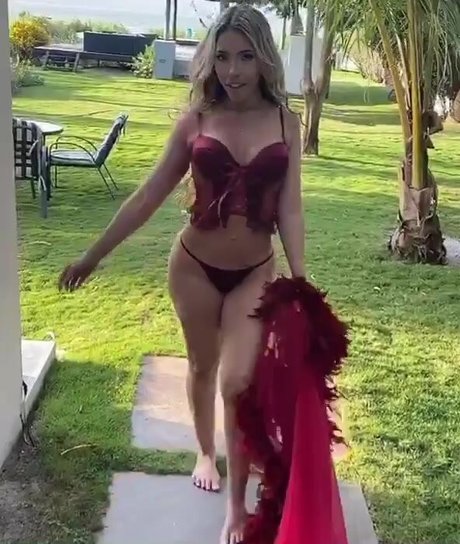 毛深い膣オンリーファンズ セクシー 写真