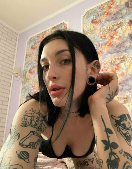 sarah hot tatto 美しいモデル 写真
